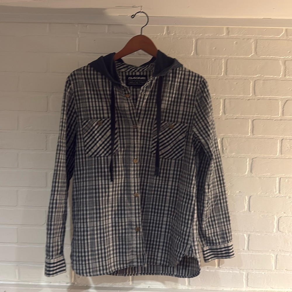 Perfect condition! Snowboarding/Ski Shirt!
No tags but never worn!